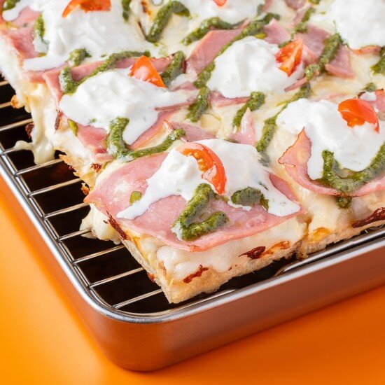 Пицца Мортаделла и страчателла