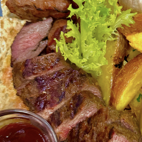 Стейк телятины с овощями гриль