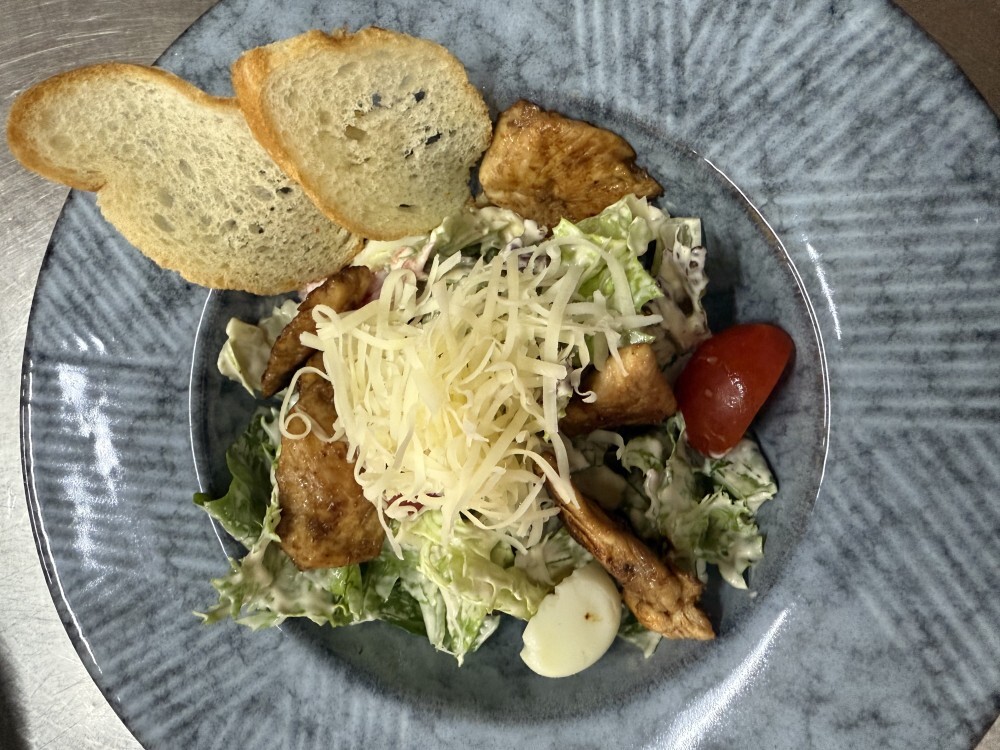 Цезарь с курицей