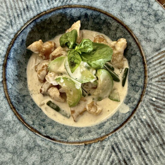 Рапаны в сливочном соусе со стручковой фасолью