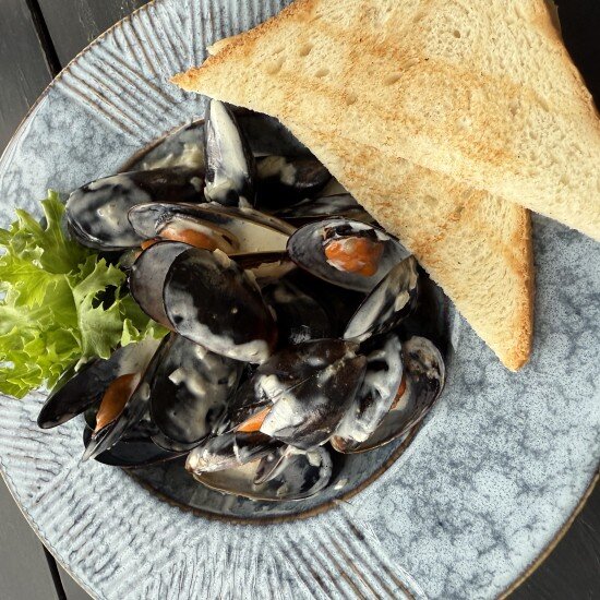 мидии черноморские под соусом блю-чиз