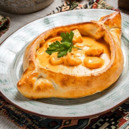 Хачапури с морепродуктами "Том Ям"