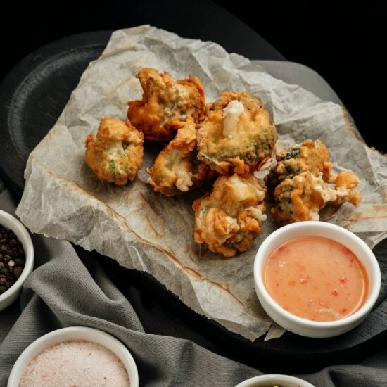 Брокколи в кляре с соусом сливочный чили (250 г)