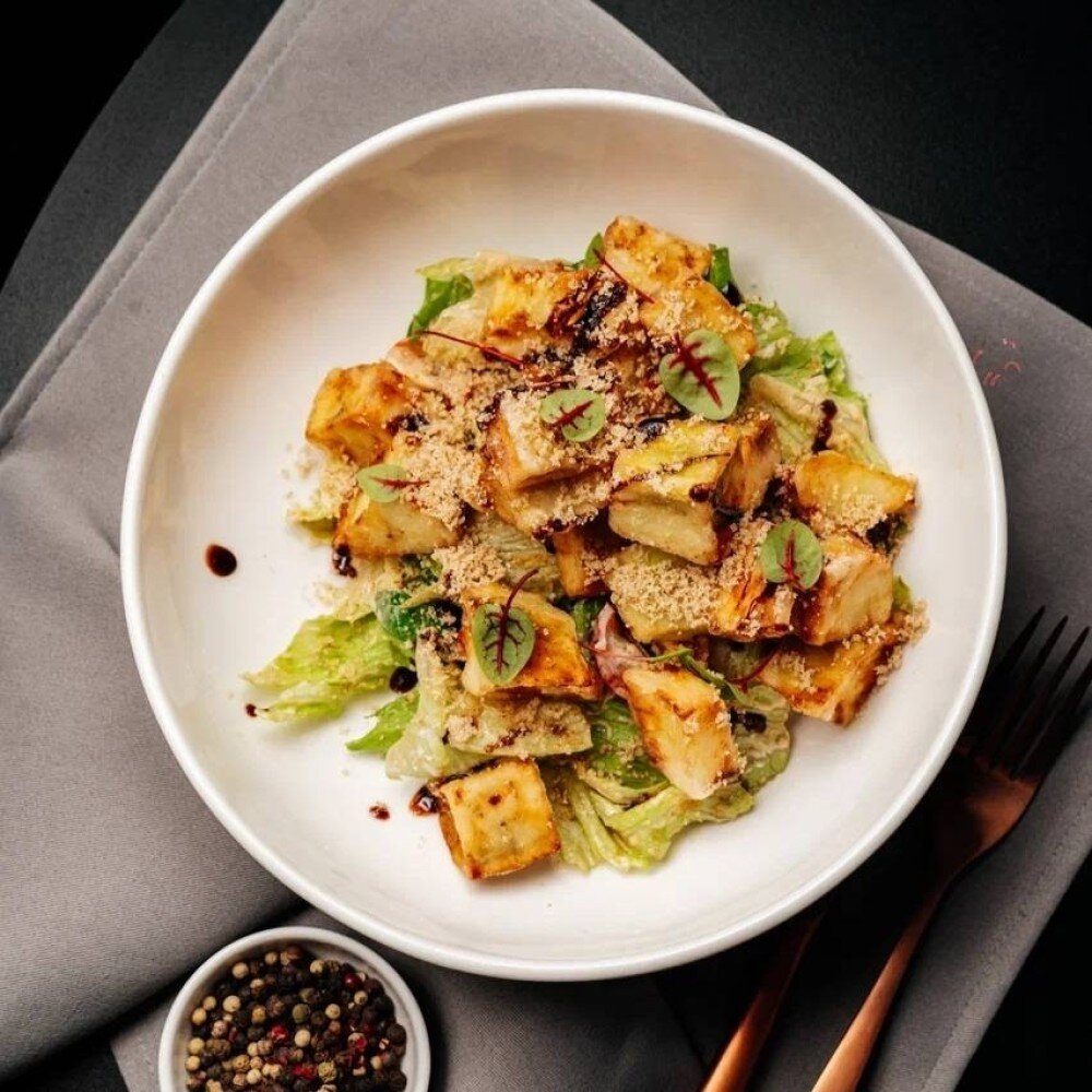 Салат с баклажанами и сыром (235 г)