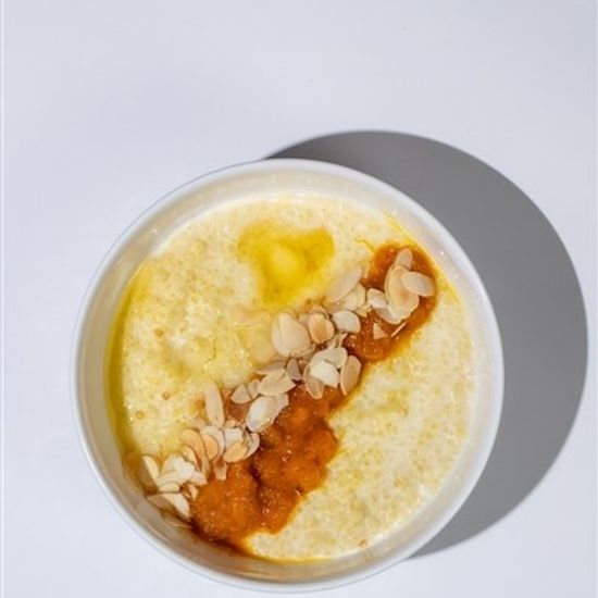 Каша пшённая с карамелизированной тыквой и соусом из облепихи