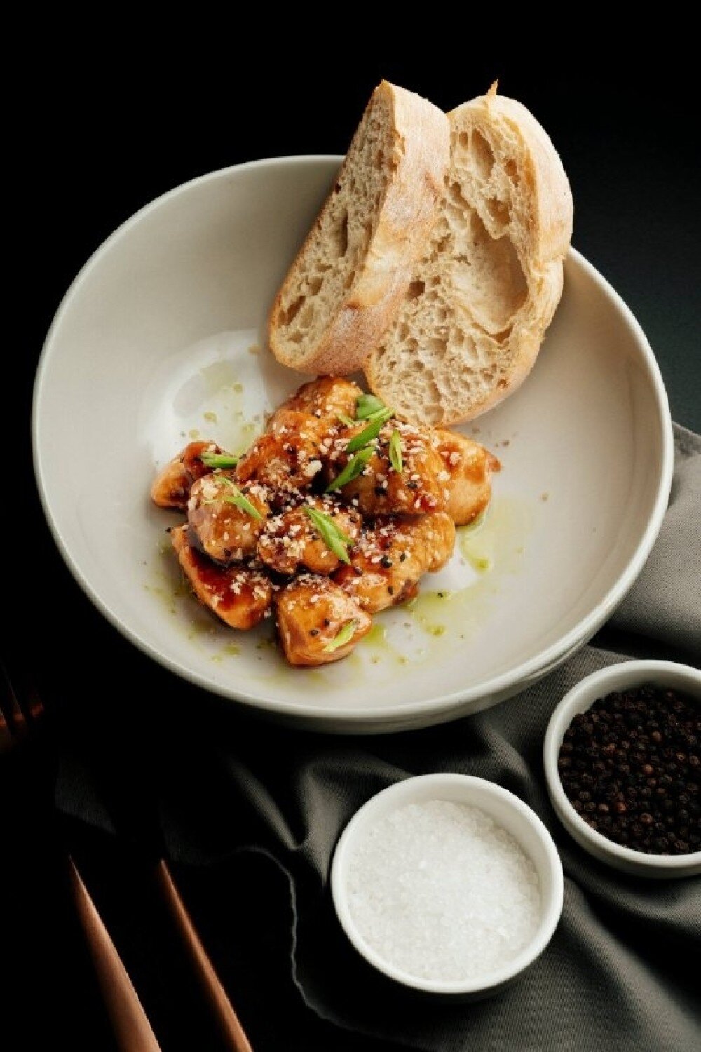 Курица в соусе терияки с кунжутом и зеленью (250 г)