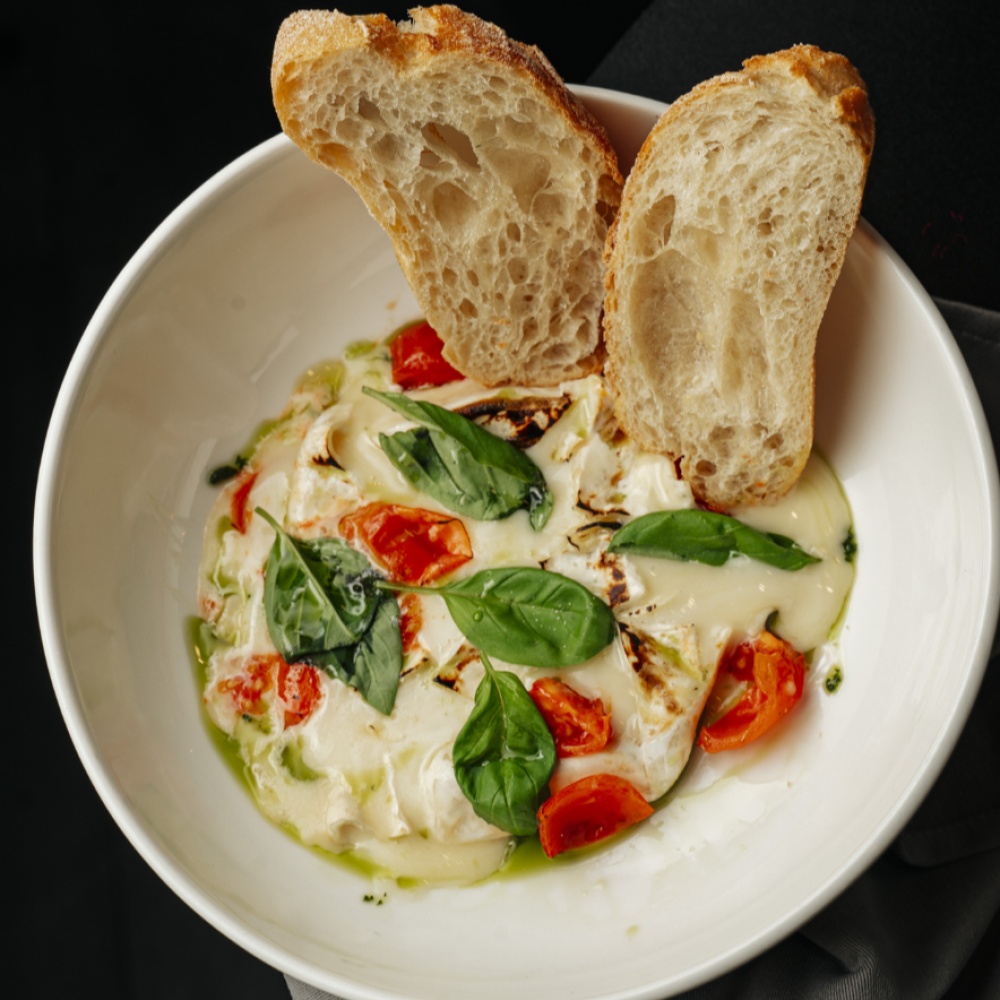 Запечённый камамбер с томатами (215 г)