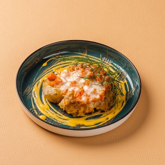 Картофель запеченый с помидором и сыром