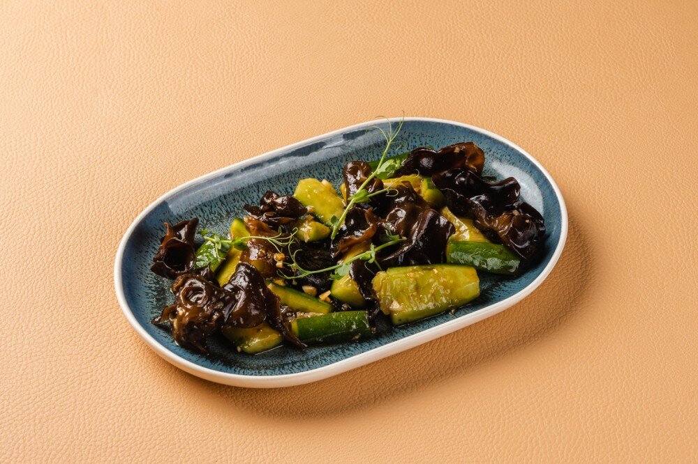 Битые огурцы и древесные грибы