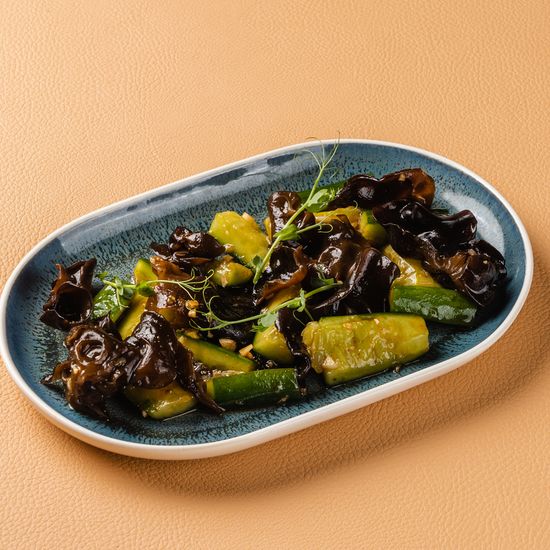 Битые огурцы и древесные грибы