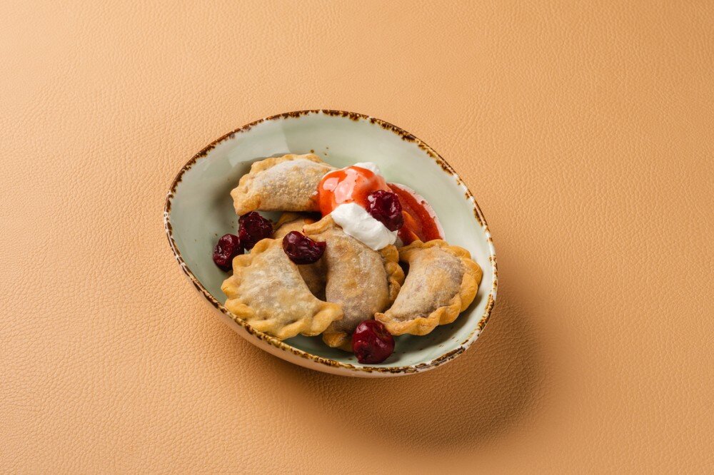 Жареные вареники с вишней