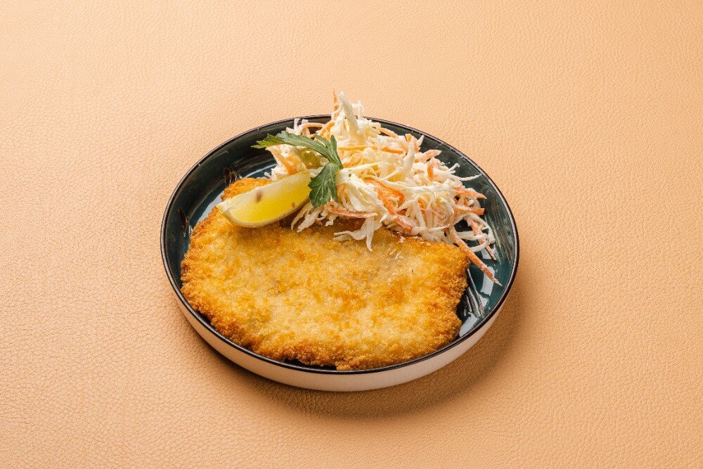 Шницель куриный с коул слоу