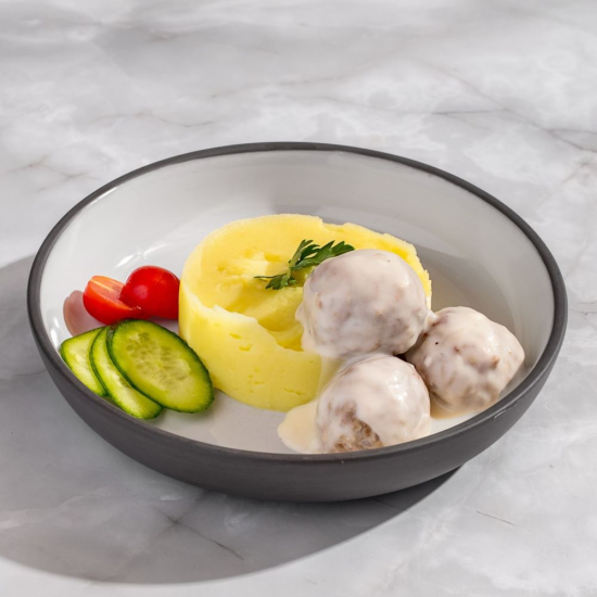 Картофельное пюре с тефтелями