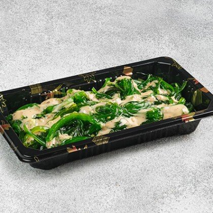 Салат Хияши вакаме с ореховым соусом