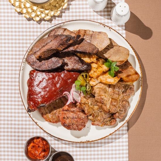 Мясное ассорти горячее