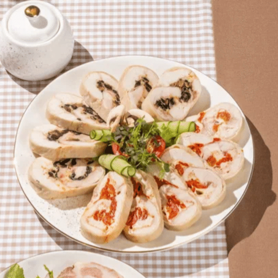 Куриный рулет томаты и сыр