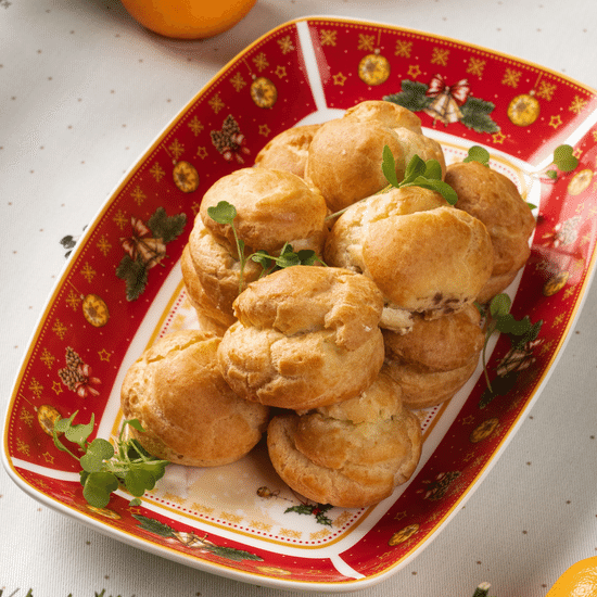 Профитроли с  муссом из копченой утки