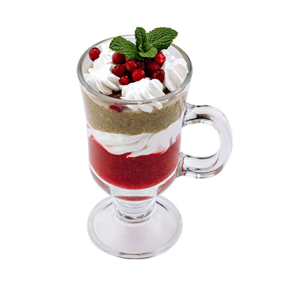 Десерт с ягодами и крем чиз