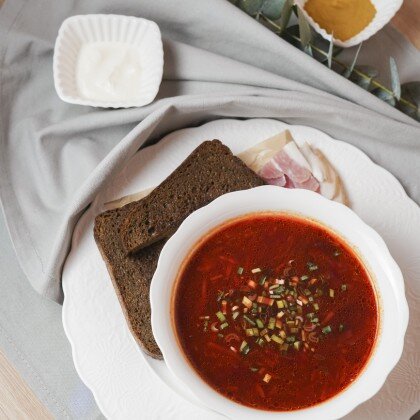 Борщ с домашним салом