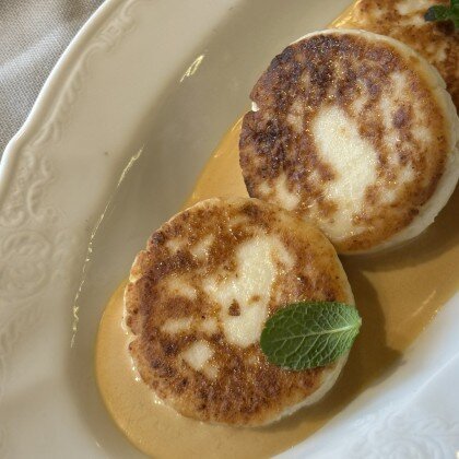 Сырники со сметанным муссом