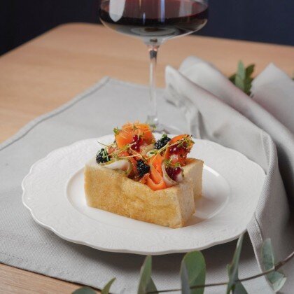 Бутерброды с форелью и икрой