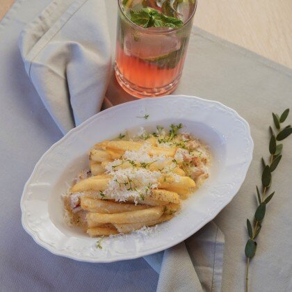 Кальмар карбонара с картофелем фри