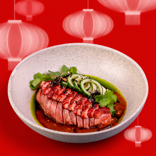 Жареная утиная грудка с соусом трюфельным хойсин и картофельным пюре