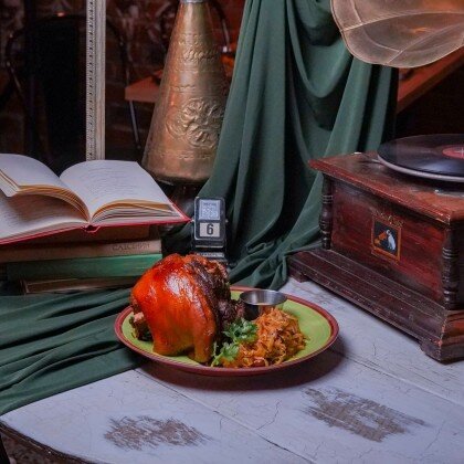 Томленая пивная рулька с капустой