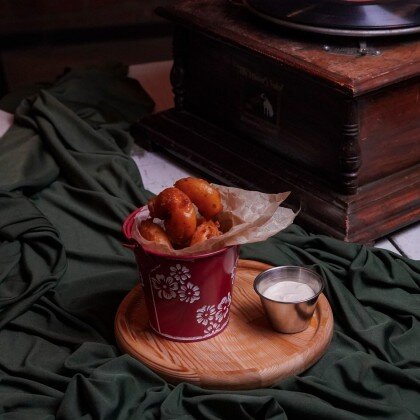 Креветки в пивном кляре с томатным айоли