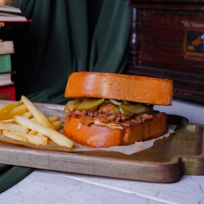 Бутерброд с ребрами и пивом