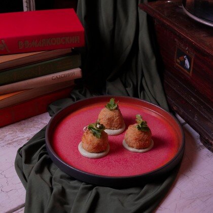 Крокеты с томленым реберным мясом и васаби майо