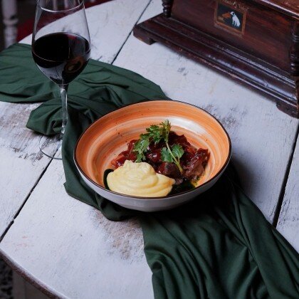 Томленый таз с картофелем и овощами