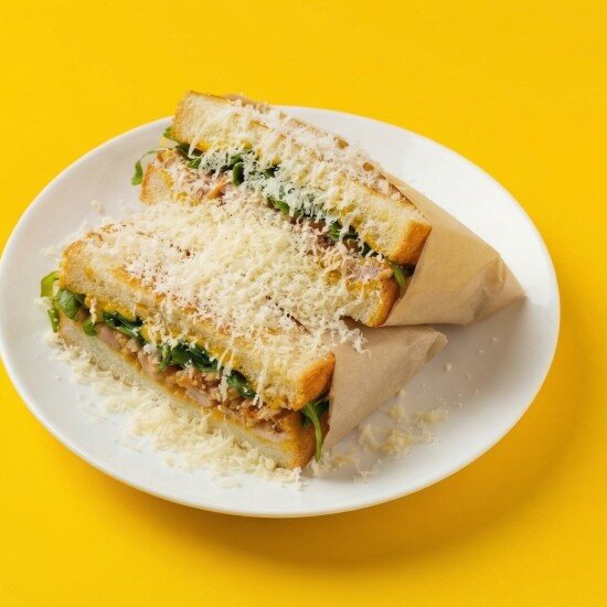 Сэндвич с курицей в медово - горчичном соусе