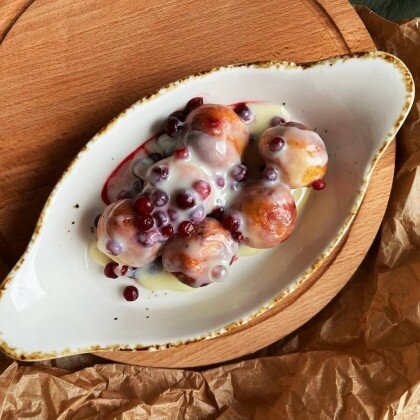 Шарики творожные со сгущенным молоком и брусником