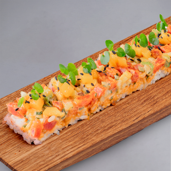 Осидзуси с тунцом в соусе кунжутный кимчи