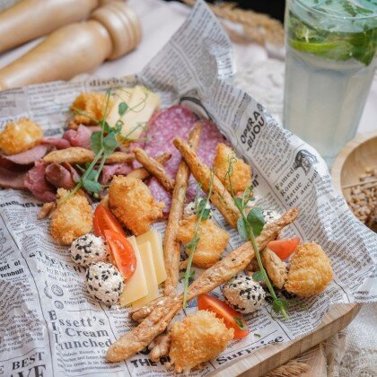 Тарелка к вину