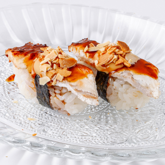 Суши с угрем и соусом трюфельный унаги