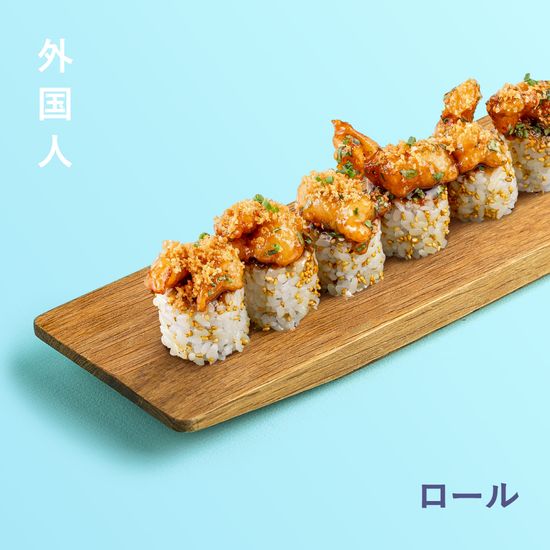 Ролл с криспи креветкой и соусом тайский чили