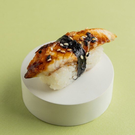 Суши с угрём