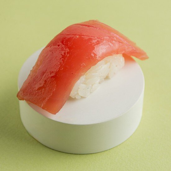 Суши с тунцом