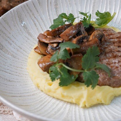 Стейк "Аше" с картофельным кремом и шампиньонами