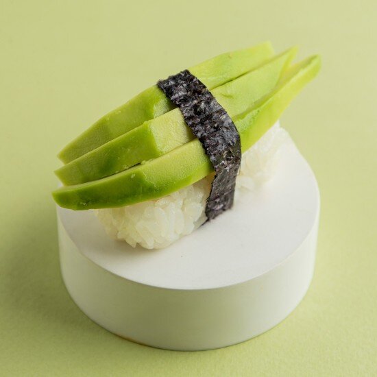 Суши c авокадо