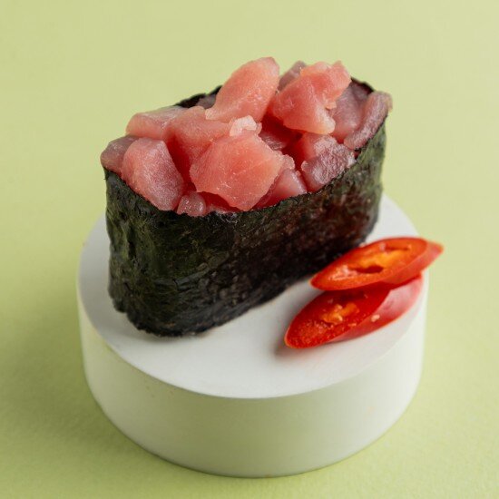 Гункан спайси с тунцом