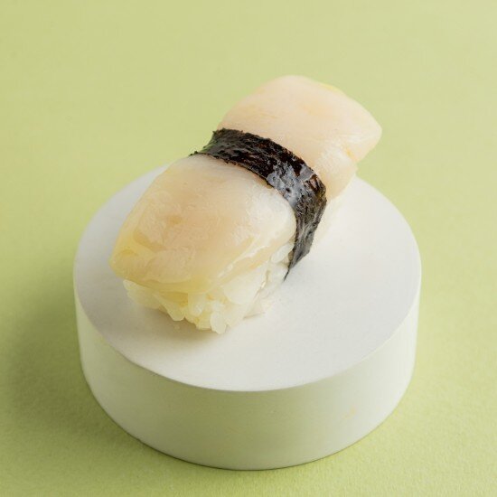 Суши с гребешком