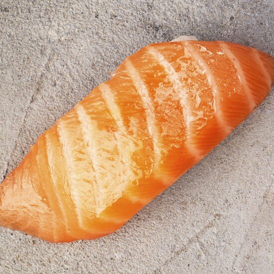 Суши с лососем