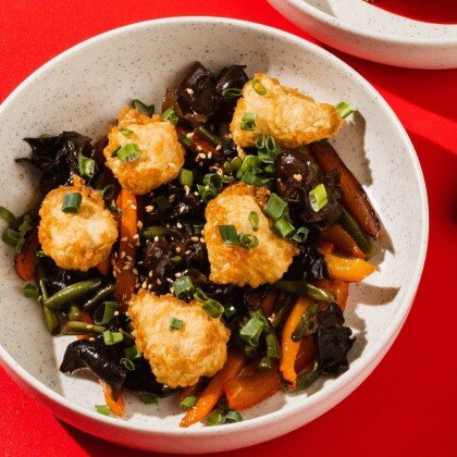 Попкорн из куриного филе с овощами