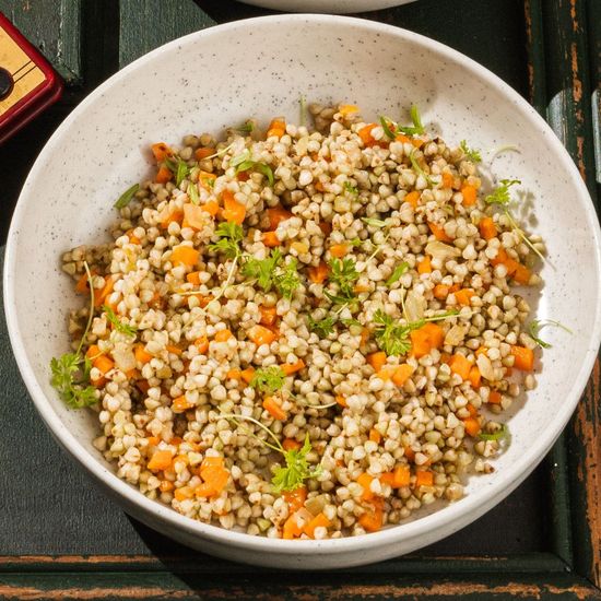 Зеленая греча с овощами