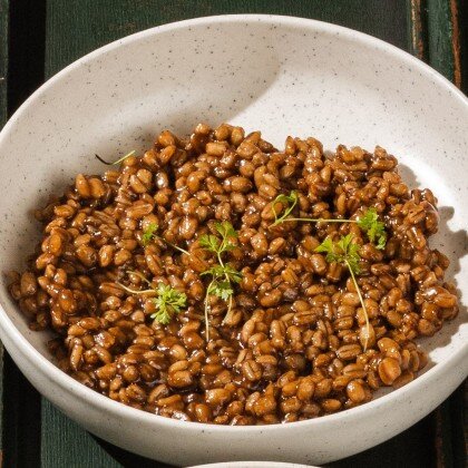 Перловая крупа с соусом демиглас