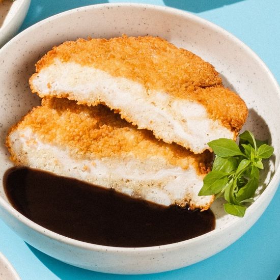 Шницель из куриного филе с соусом демиглас