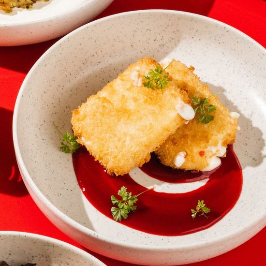 Моцарелла фри с ягодным муссом